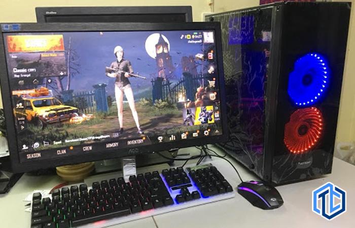 Máy tính chơi game để bàn của các gamer